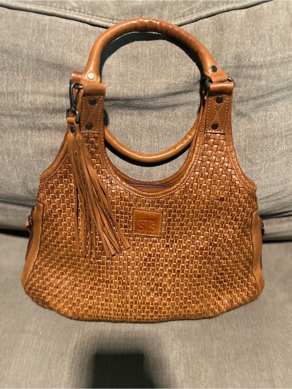 STS Ranchwear Sweetgrass Shiloh Hobo Bag with Tassel LIKE NEW CONDITION